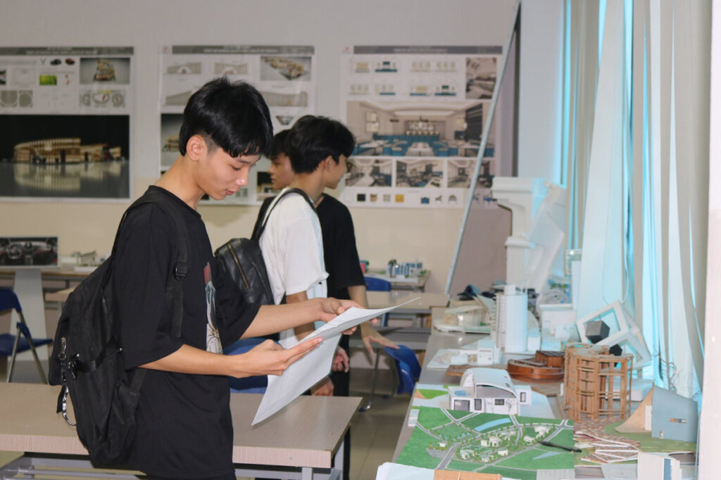 Học phí dự kiến của trường Đại học Nguyễn Trãi năm 2023