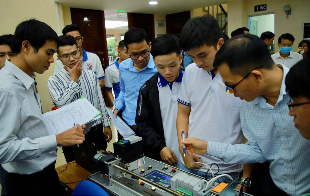 Chính sách miễn giảm học phí, học bổng của Đại học Bách khoa Đà Nẵng 2021